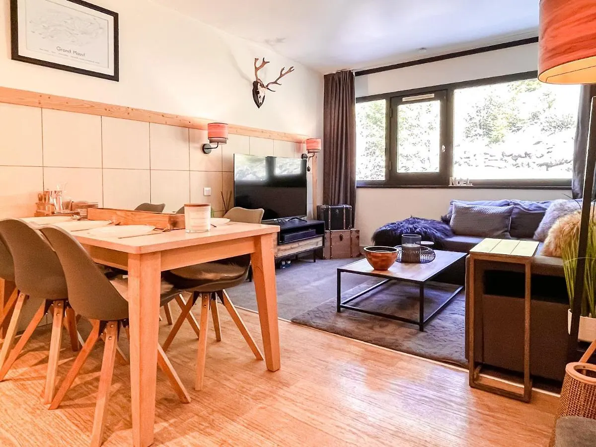 Apartment Large 2-Bedroom Apartment, Centre Of Flaine Foret