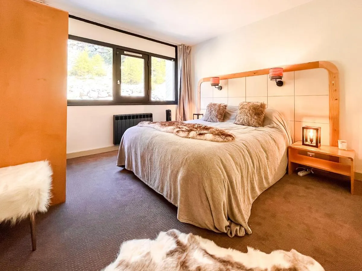 Large 2-Bedroom Apartment, Centre Of Flaine Foret 0*,  France