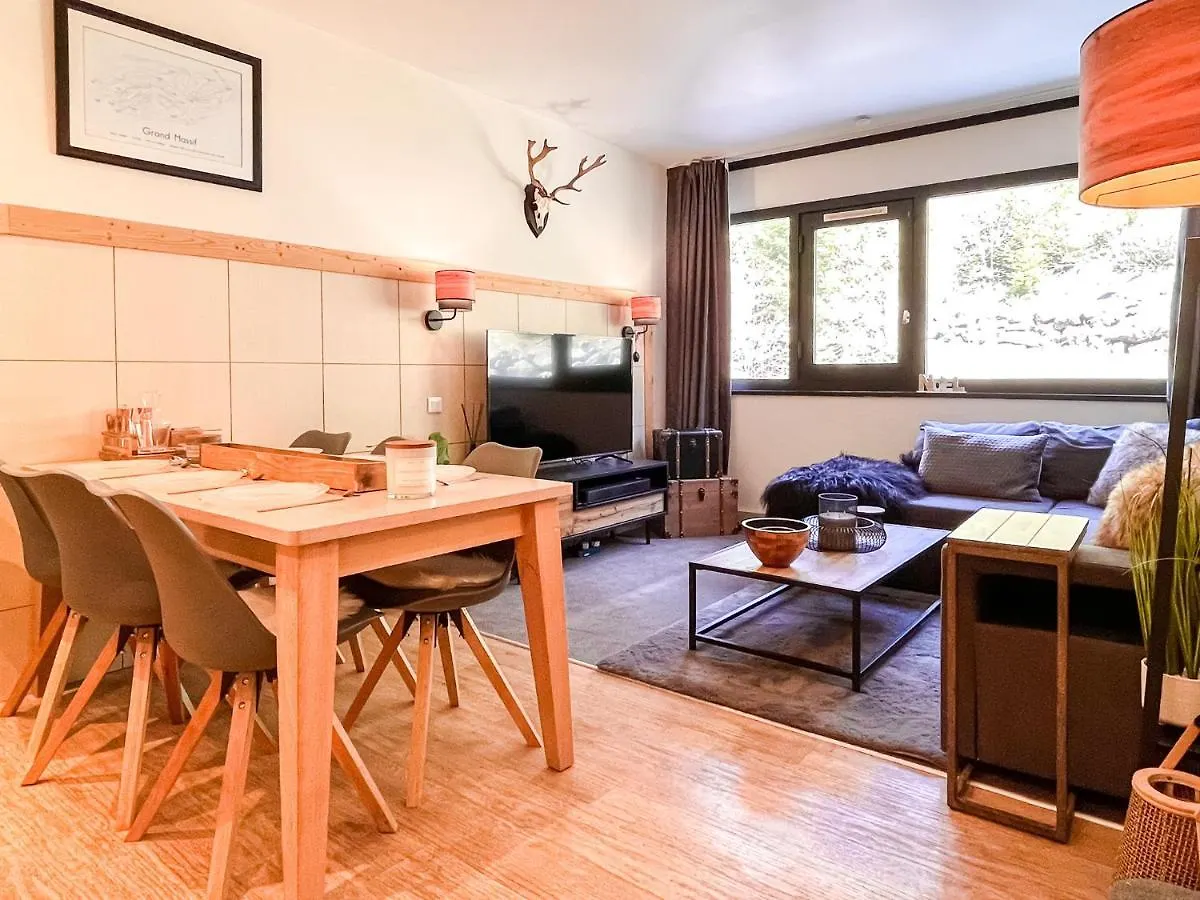 Large 2-Bedroom Apartment, Centre Of Flaine Foret France
