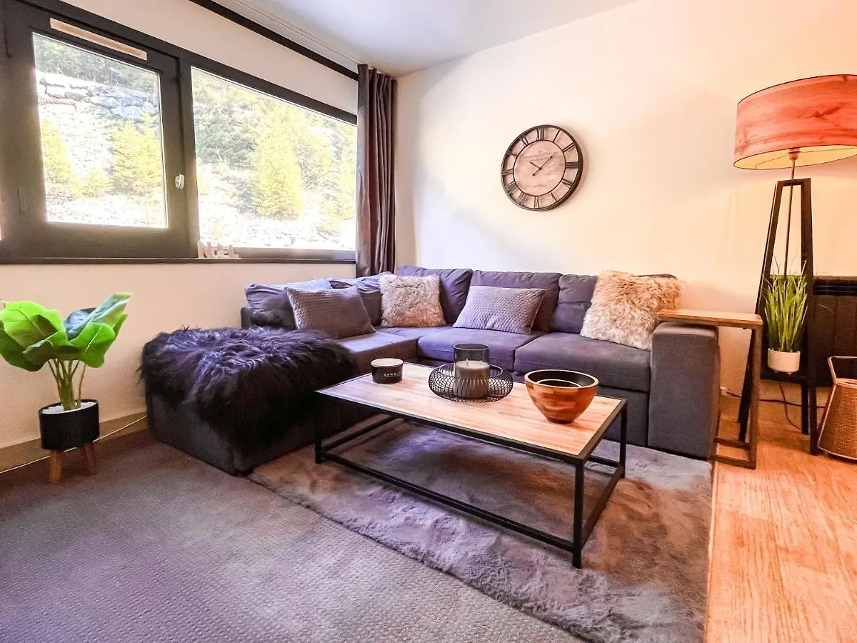 Apartment Large 2-Bedroom Apartment, Centre Of Flaine Foret