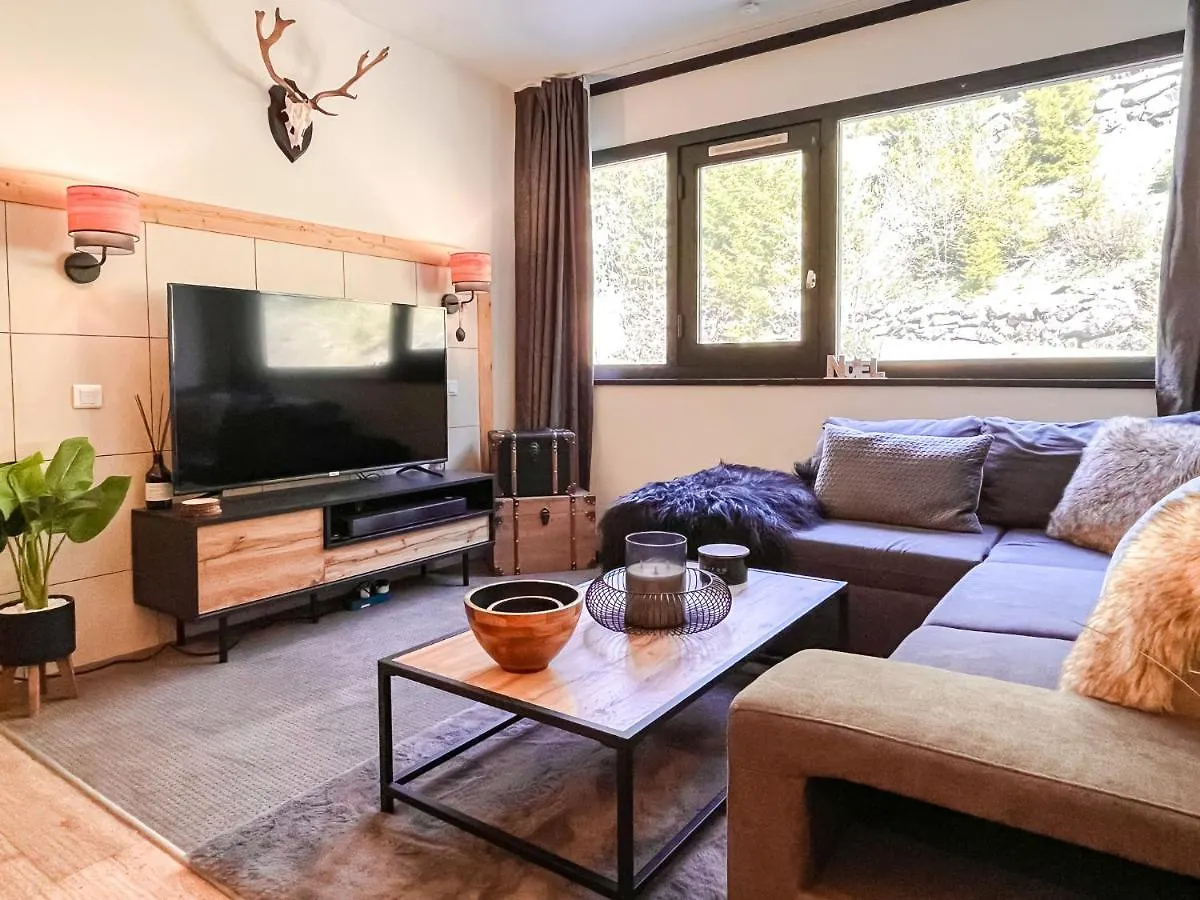 Large 2-Bedroom Apartment, Centre Of Flaine Foret