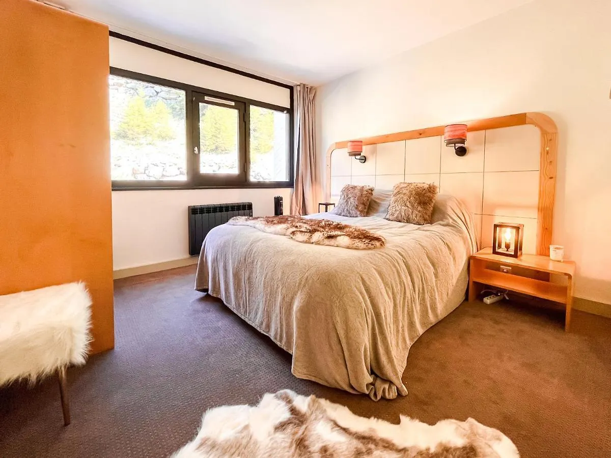 Large 2-Bedroom Apartment, Centre Of Flaine Foret