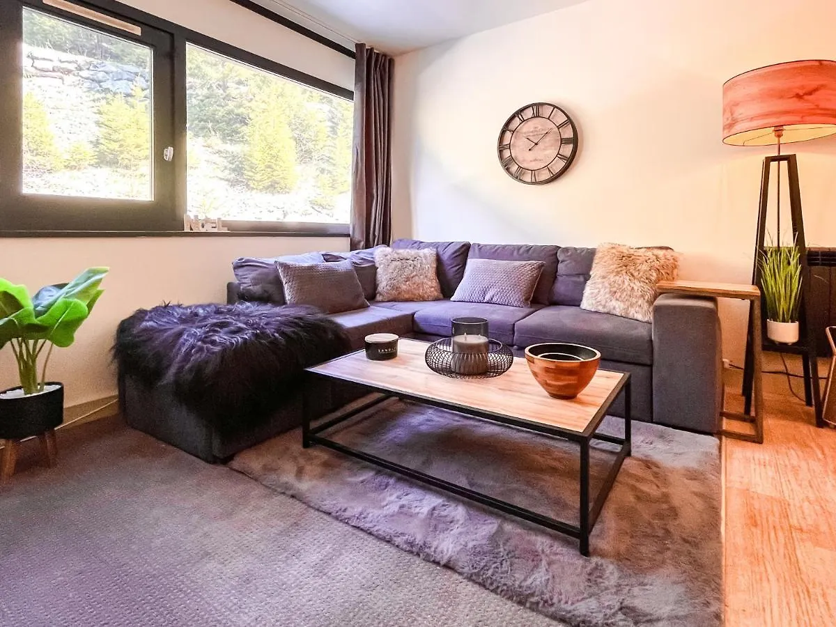 Large 2-Bedroom Apartment, Centre Of Flaine Foret