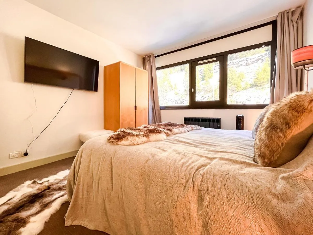 Large 2-Bedroom Apartment, Centre Of Flaine Foret Apartment